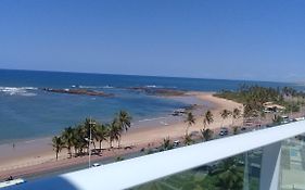 Flat Smart Itapoan - Em frente a praia.